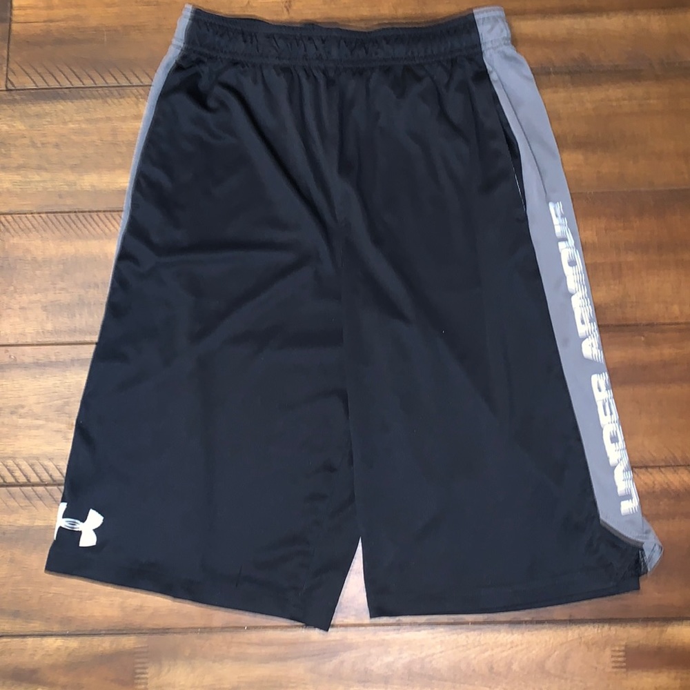 Under Armour Boys Black Athletic Shorts Youth Large